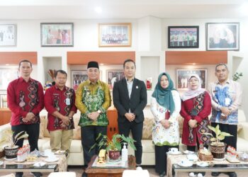 BUPATI HSS SAMBUT HANGAT KEDATANGAN TIM PENILAI PELAYANAN PUBLIK KEMENPAN RB