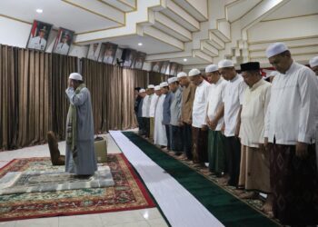 SHOLAT SUBUH BERJAMAAH DAN PENGAJIAN RUTIN SUBUH RABU LINGKUP PEMKAB. HSS