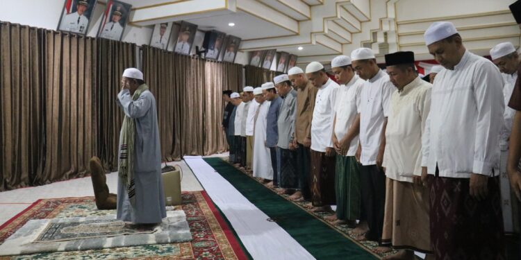 SHOLAT SUBUH BERJAMAAH DAN PENGAJIAN RUTIN SUBUH RABU LINGKUP PEMKAB. HSS