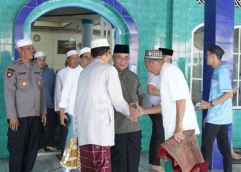 BUPATI HSS BESERTA JAJARAN LAKSANAKAN SHOLAT JUM’AT DI MASJID AL-AMAN ANGKINANG