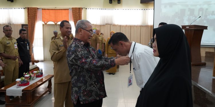 LANGKAH MENUJU PELAYANAN KESEHATAN UNGGUL: BUPATI HSS H. ACHMAD FIKRY BUKA PELATIHAN MANAJEMEN PUSKESMAS DENGAN PENUH SEMANGAT