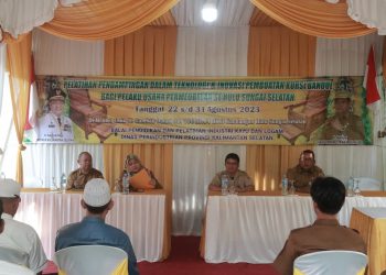 PEMBUKAAN PELATIHAN TEKNOLOGI DAN INOVASI PEMBUATAN KURSI BANDUL BAGI PELAKU USAHA PERMEUBELAN DI KAB. HULU SUNGAI SELATAN