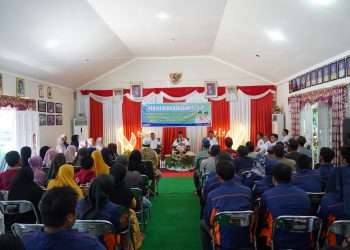 TINGKATKAN USAHA DAN PENDAPATAN MASYARAKAT, BUPATI HSS SERAHKAN BANSOS USAHA EKONOMI PRODUKTIF WILAYAH DAHA