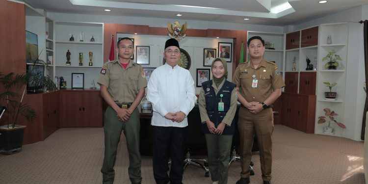 BUPATI HSS MENERIMA KUNJUNGAN VERIFIKATOR DALAM RANGKA SILATURAHMI DAN VERIFIKASI LAPANGAN PROKLIM