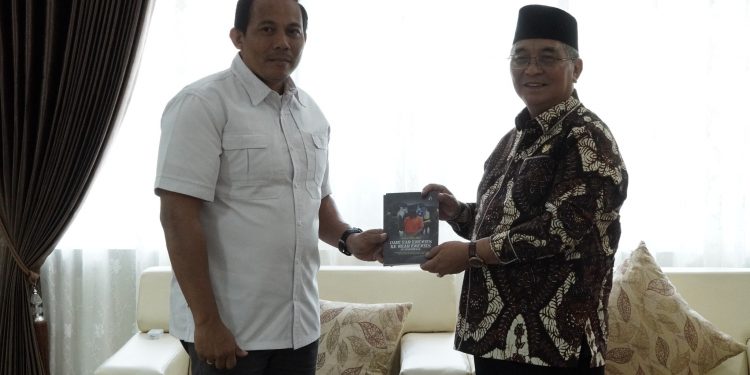 PERERAT SILATURAHMI, BUPATI HSS TERIMA KUNJUNGAN KASAT GASWIL DENSUS 88 KALSEL