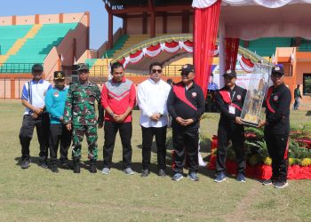 RIBUAN GURU PADATI STADION 2 DESEMBER IKUTI PEMBUKAAN PORSENI VII PGRI HSS TAHUN 2023