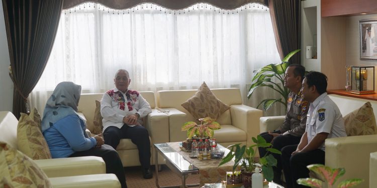 BUPATI H. ACHMAD FIKRY TERIMA KUNJUNGAN DARI PANITIA HARI KOPERASI KE-76