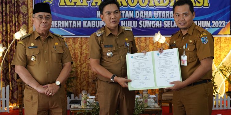 RAKOR KECAMATAN, BUPATI HSS MINTA MAKSIMAL LAYANI MASYARAKAT.