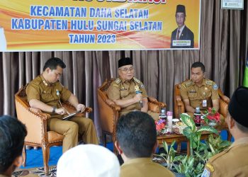 BUPATI HSS BERIKAN PEMBINAAN DI RAKOR KECAMATAN DAHA SELATAN