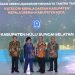BUPATI HSS TERIMA PENGHARGAAN GREEN LEADERSHIP NIRWASITA TANTRA