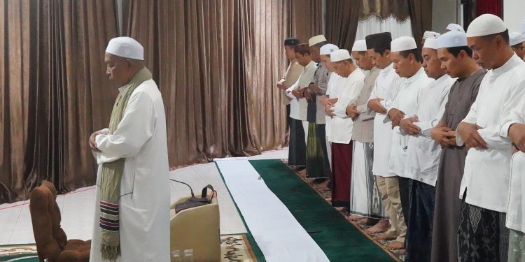 SHOLAT SUBUH BERJAMAAH DAN PENGAJIAN RUTIN SUBUH RABU LINGKUP PEMKAB. HSS