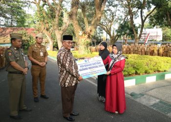 APRESIASI SEMANGAT DAMKAR, PEMKAB HSS SALURKAN BANTUAN ASURANSI KEPADA ANGGOTA BPK SE-KABUPATEN HSS