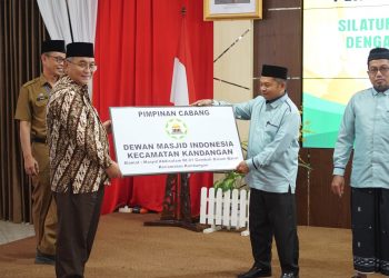HARMONI RELIGIUS: BUPATI HSS HADIRI PENGUKUHAN DMI KECAMATAN SAMBIL SILATURAHMI DENGAN ALIM ULAMA DAN TOKOH MASYARAKAT