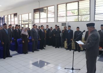 BUPATI HSS PIMPIN PENGAMBILAN SUMPAH DAN PELANTIKAN KEPALA SEKOLAH SERTA PENGAWAS SEKOLAH LINGKUP PEMKAB HSS