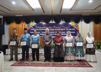 SILAHTURAHMI DENGAN KEPALA DESA/LURAH DAN KETUA TP PKK DESA/KELURAHAN SE-KABUPATEN HSS, BUPATI HSS APRESIASI PERAN PENTING KEPALA DESA/LURAH DALAM PEMBANGUNAN TINGKAT DESA/KELURAHAN