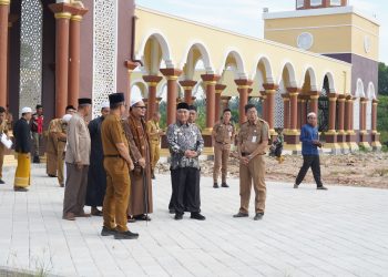 BUPATI HSS TINJAU KAWASAN ISLAMIC CENTER BERSAMA TGH AHMAD SYAIRAZI