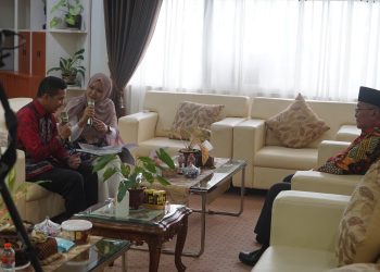MOMEN SPESIAL, BUPATI HSS MENYAPA DALAM DIALOG INTERAKTIF