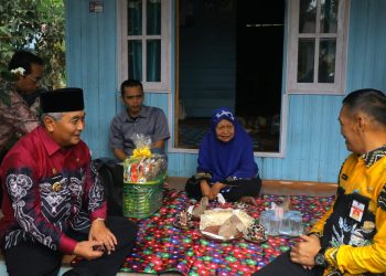 BUPATI HSS SILATURAHMI HANGAT DENGAN LANSIA ASUH NENEK HALIMAH