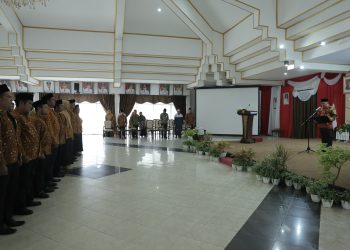 BUPATI HSS KUKUHKAN 38 ANGGOTA DPD APGAII DEMI TINGKATKAN MUTU PENDIDIKAN AGAMA ISLAM