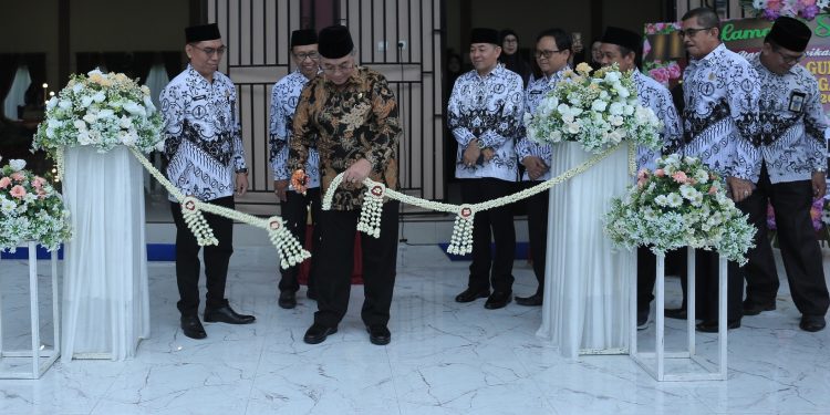 DIRESMIKAN OLEH BUPATI HSS, GEDUNG PGRI JADI KEBANGGAAN PARA GURU