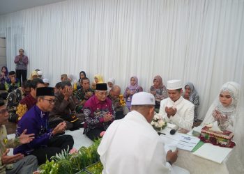 TINJAU PENGEMBANGAN MPP KANDANGAN, BUPATI HSS SEMPATKAN WAKTUNYA UNTUK MENJADI SAKSI NIKAH DI BALAI NIKAH MPP KANDANGAN
