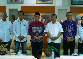 PERERAT SILATURAHMI DAN KERJASAMA, BUPATI HSS TERIMA KUNJUNGAN PENGURUS KAMAR DAGANG DAN INDUSTRI (KADIN) HSS.
