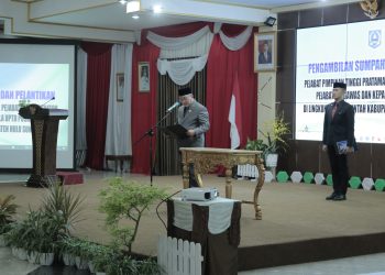 BUPATI HSS MELANTIK SEJUMLAH PEJABAT MENJELANG AKHIR MASA JABATANNYA