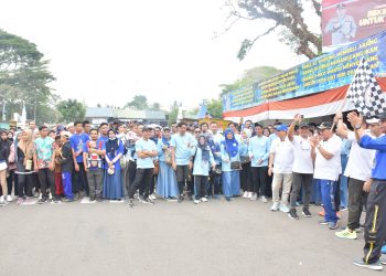 MERIAHKAN HAORNAS, BUPATI HSS H. ACHMAD FIKRY GELAR FUN WALK