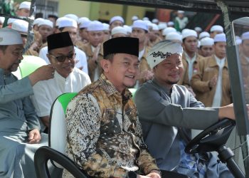 SUASANA HANGAT SAAT PJ. BUPATI JALIN SILATURAHMI DENGAN ABAH GURU H. AHMAD SYAIRAZI