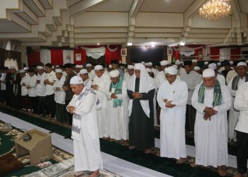 MALAM RAMAH TAMAH PJ. BUPATI HSS DIISI DENGAN SHALAT HAJAT DAN RAMAH TAMAH BERSAMA PARA ULAMA