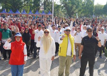 SUASANA SEMANGAT KEBERSAMAAN ANTAR ASN BERSAMA PJ. BUPATI PADA SENAM GABUNGAN LINGKUP PEMKAB HSS