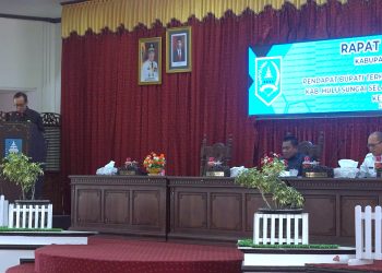 PLH BUPATI HSS BERI PENDAPAT TERHADAP RANPERDA INISATIF DPRD TENTANG PERLINDUNGAN KEKAYAAN INTELEKTUAL DALAM RAPAT PARIPURNA