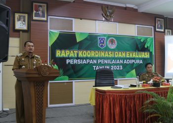 PIMPIN PEMBUKAAN RAPAT KOORDINASI DAN EVALUASI PERSIAPAN PENILAIAN ADIPURA, PJ. BUPATI HSS AJAK SEMUA PIHAK BERSINERGI DAN BERKOLABORASI