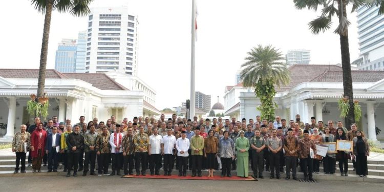 KONSISTEN TINGKATKAN KINERJA PENURUNAN STUNTING, HSS MENDAPAT APRESIASI BERUPA DANA INSENTIF
