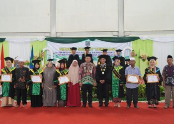 HADIRI WISUDA, PJ. BUPATI HSS HARAP STAI DARUL ULUM KANDANGAN DAPAT TERUS MAJU DAN BERKEMBANG