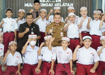 PENJABAT BUPATI HULU SUNGAI SELATAN KUNJUNGI PERPUSTAKAAN DAN KEARSIPAN DALAM UPAYA MEMPERKAYA PENGETAHUAN DAN MEMPERTAHANKAN SEJARAH DAERAH