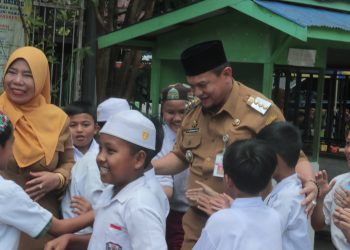 PJ BUPATI HSS DRS. H. HERMANSYAH, MM, MENGINSPIRASI SISWA SDN TAMBAK BITIN 3: MENDORONG PRESTASI DAN PENINGKATAN PENDIDIKAN MELALUI KUNJUNGAN INTERAKTIF