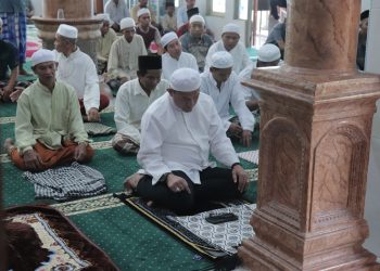 PJ BUPATI H. HERMANSYAH MENGUKUHKAN KEDEKATAN DENGAN RAKYAT MELALUI SHOLAT JUMAT DAN SILATURRAHMI DI MALINAU