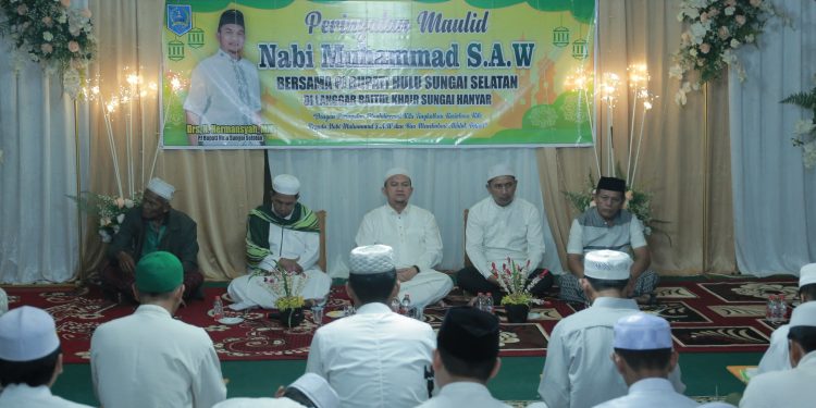 MAULIDURRASUL DI KAMPUNG HALAMAN, PJ. BUPATI JADIKAN MOMENTUM SILATURAHMI BERSAMA KERABAT KELUARGA BESAR DAN JIRAN SUNGAI HANYAR