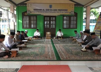 PJ. BUPATI IKUTI SECARA KHIDMAD KHATAMAN RUTIN BULANAN DAN PENGAJIAN LINGKUP SETDA HSS.