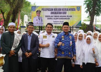 LEPAS PESERTA KKN STAI DARUL ULUM KANDANGAN, PJ. BUPATI HSS BERPESAN JAGA NAMA BAIK LEMBAGA DAN MENGHORMATI NORMA YANG BERLAKU
