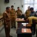 PJ BUPATI HSS SAKSIKAN PENANDATANGANAN NOTA PERJANJIAN HIBAH DAERAH ANTARA PEMERINTAH DAERAH, KPU, DAN BAWASLU: LANGKAH PENTING MENUJU PEMILU YANG TRANSPARAN
