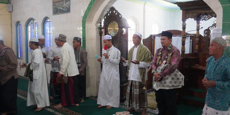 JALIN SILATURAHMI, PJ BUPATI HSS SHOLAT JUM’AT DI MASJID AL AMAN ANGKINANG