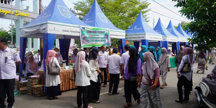 UPAYA PENGENDALIAN INFLASI DAERAH, PEMKAB HSS GELAR BAZAR PANGAN MURAH