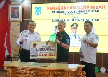 HIBAH DANA UNTUK KONI GUNA DUKUNG PENGEMBANGAN OLAHRAGA DI KAB. HSS
