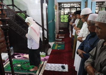MOMENTUM BERIBADAH DAN BERSILATURAHMI DALAM SHOLAT JUM’AT DI MASJID QUBA AMAWANG KANAN