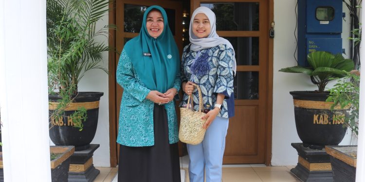 PJ KETUA TP PKK KAB HSS TERIMA KUNJUNGAN SILATURAHMI KETUA PERSIT HSS