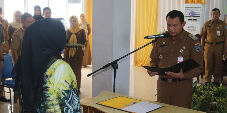 PJ BUPATI HSS KUKUHKAN BUNDA LITERASI PADA PEMBUKAAN BIMTEK PENGELOLAAN ARSIP DINAMIS DAN APLIKASI SRIKANDI