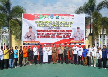 HADIRI DEKLARASI PEMILU DAMAI, PJ. BUPATI BERHARAP TERUS JAGA PERSATUAN DAN KESATUAN BERSAMA UNTUK TERCIPTANYA PEMILU DAMAI 2024