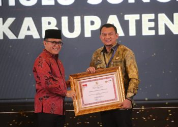 BERIKAN PELAYANAN YANG PRIMA KEPADA MASYARAKAT, PEMKAB HSS RAIH PENGHARGAAN PELAYANAN PUBLIK TAHUN 2023